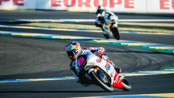 Veda Ega Pratama Finis 8 di Moto3 Catalunya, Hakim Danish 7